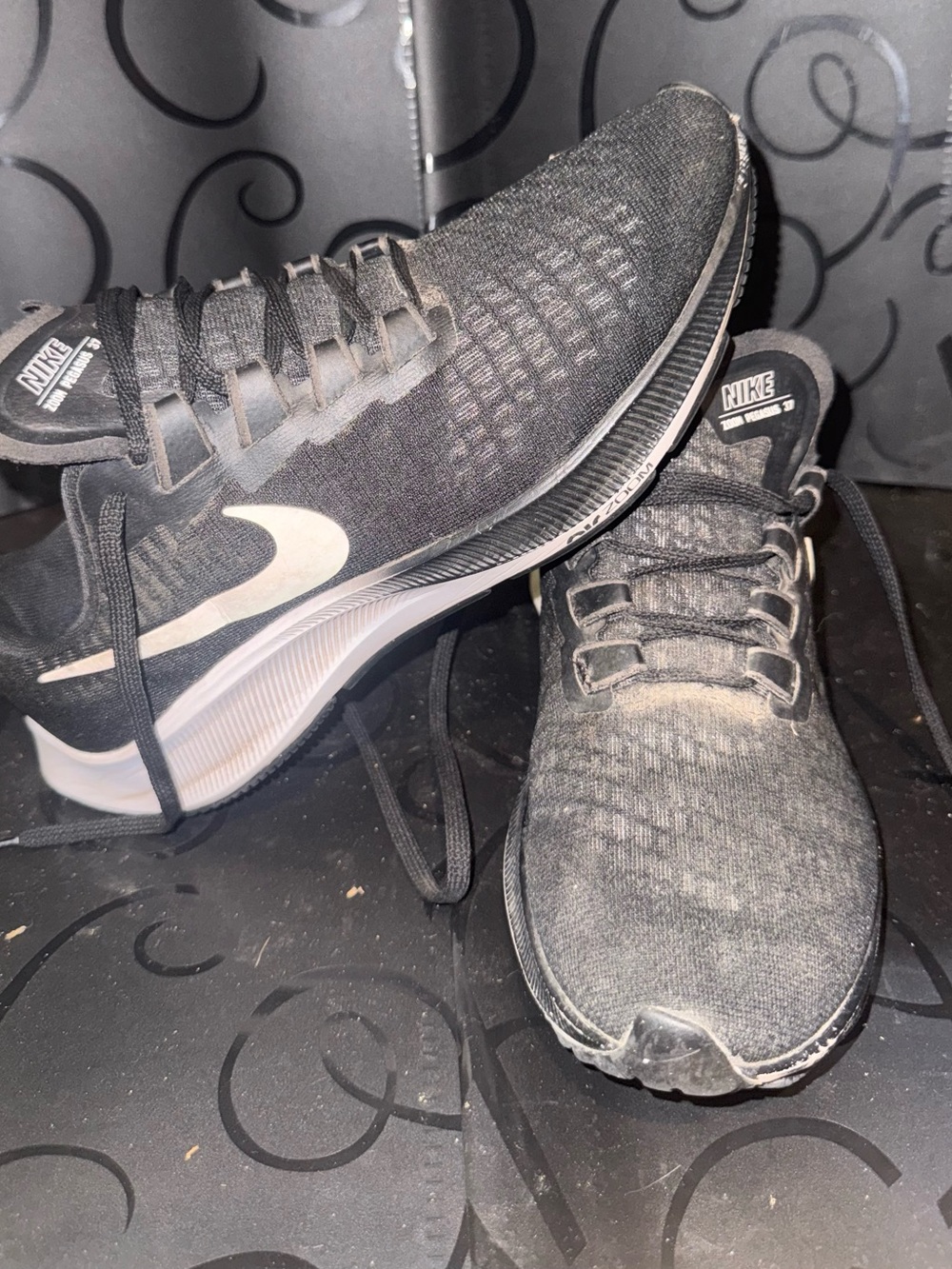Nike Men's Black and White Training Sneakers